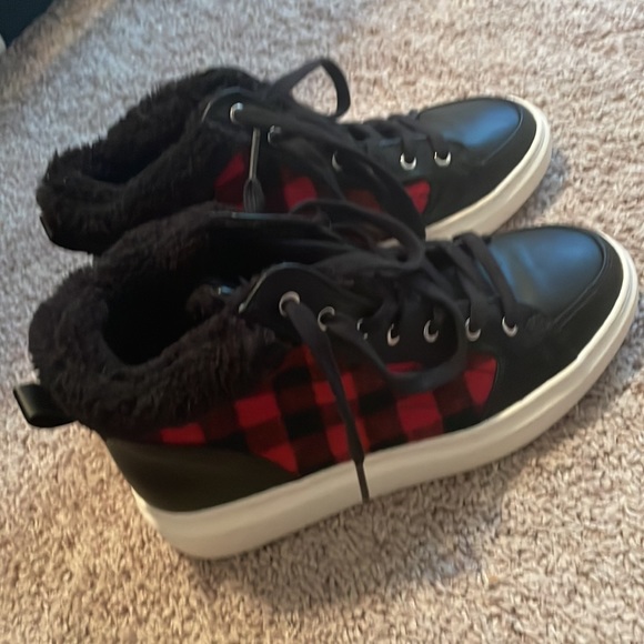 New Marc Fisher Fellow buffalo plaid sneaker - Picture 5 of 10